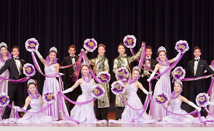 立ち見がでるほどの大人気。夢と感動を与えてくれる公演