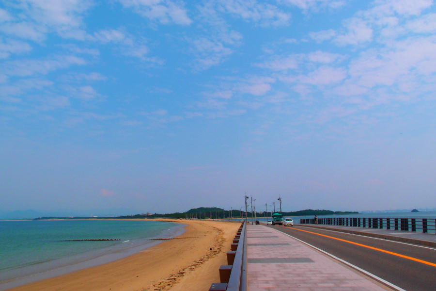 車窓の景色に旅への期待が高まる、絶景の橋