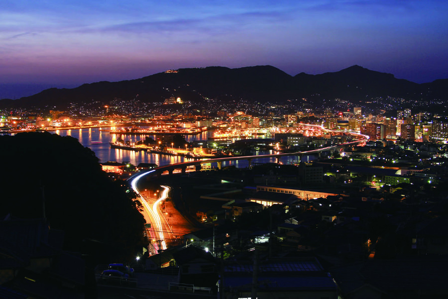 佐世保の夜は更けていく