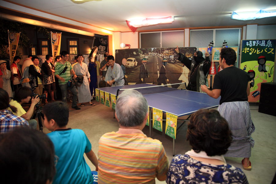 スリッパ片手に白熱！？の試合が繰り広げられる