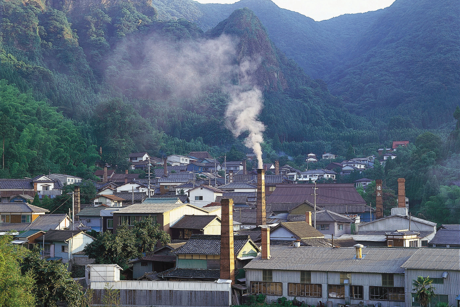 険しい地形を利用して「鍋島」の秘法を守った大川内山