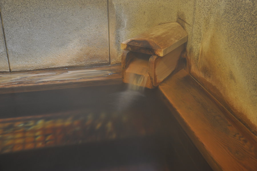 人吉温泉一帯には、50カ所以上の源泉がある