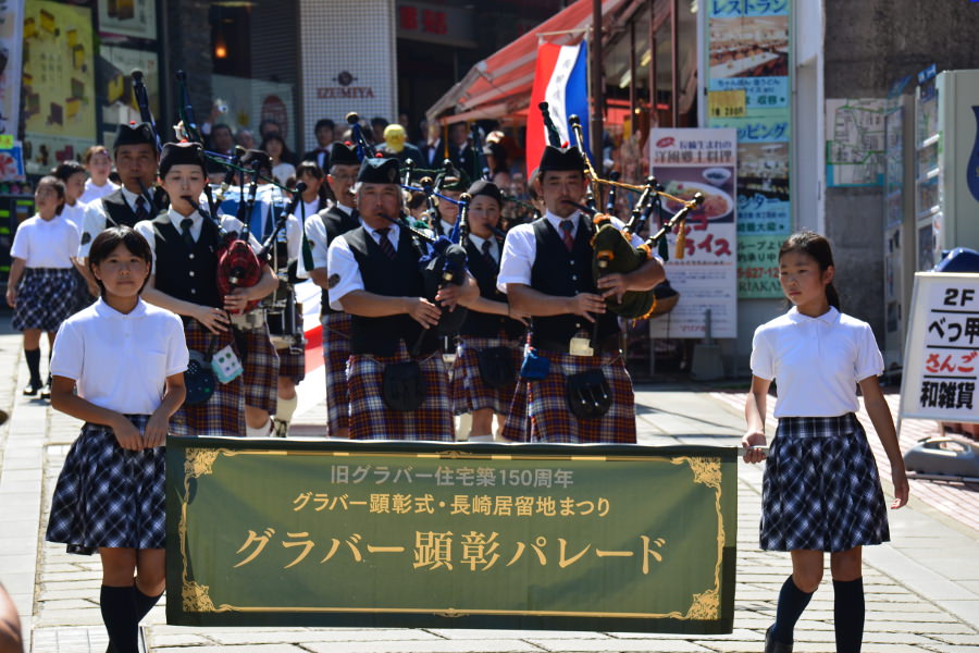 秋の居留地祭では、バグパイプパレードなどが行われる