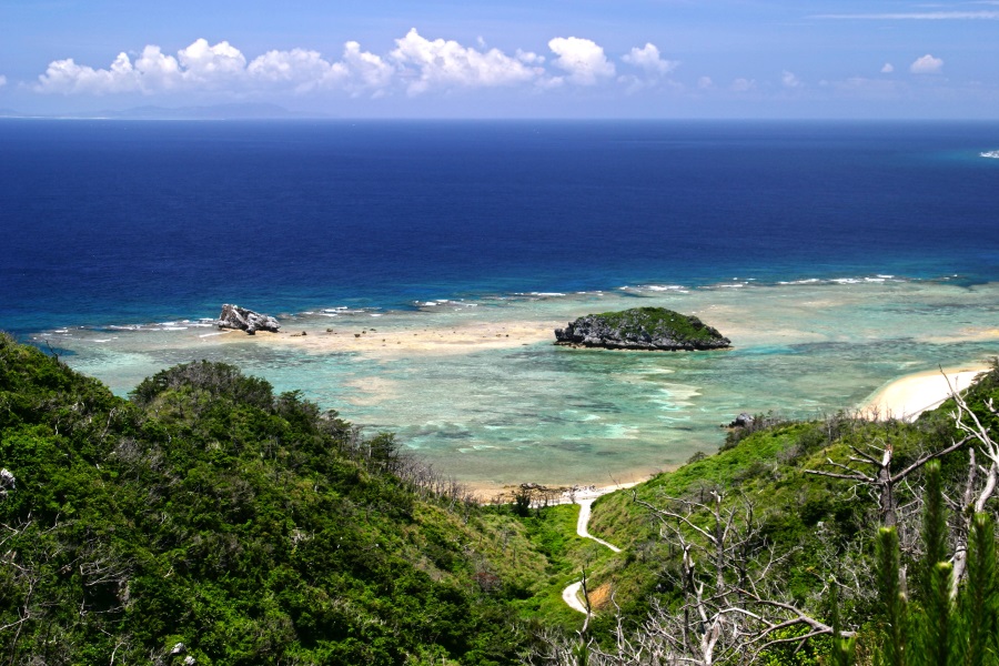 離島は美しい自然の隠れ家ビーチの宝庫だ（呼子ビーチ）