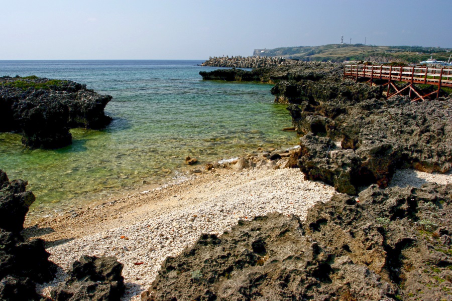 一つひとつの離島に独特の自然と歴史がある（ぼーじゃばる）