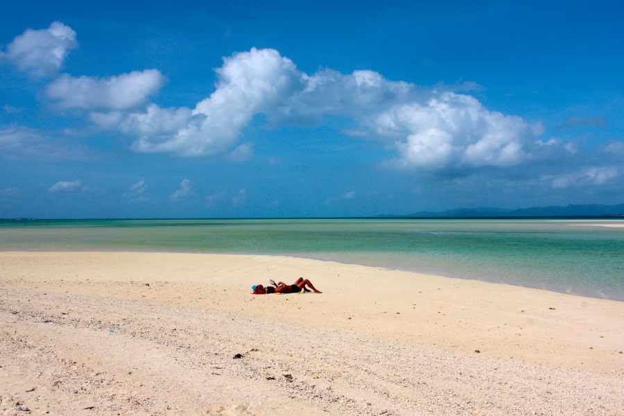 パウダースノーならぬパウダーサンドのコンドイ浜に興奮