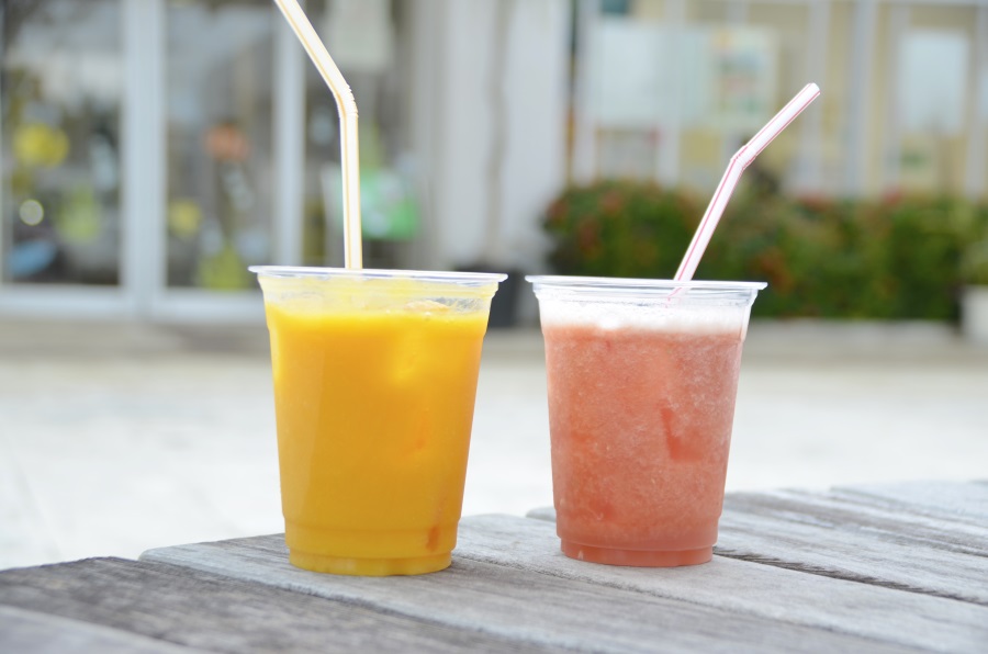 人気の生マンゴージュースとトマトジュース
