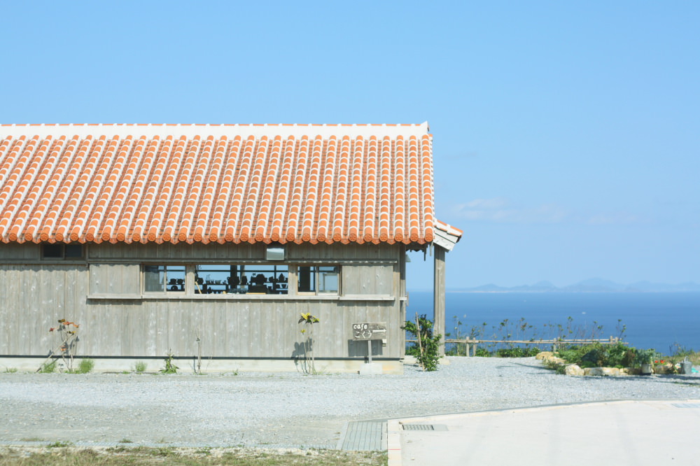 自然や建物など、沖縄の「素材」を活かしたカフェ
