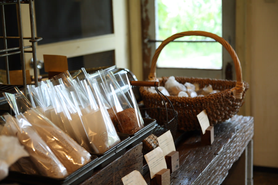 パン屋といえど、カフェのように居心地の良い店内