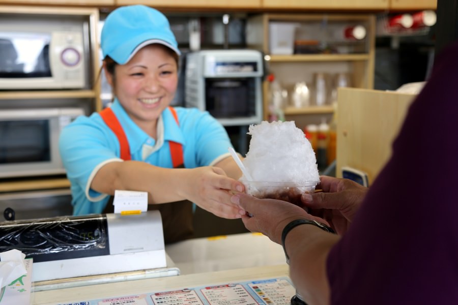 地元在住のスタッフがいつも笑顔でおもてなし