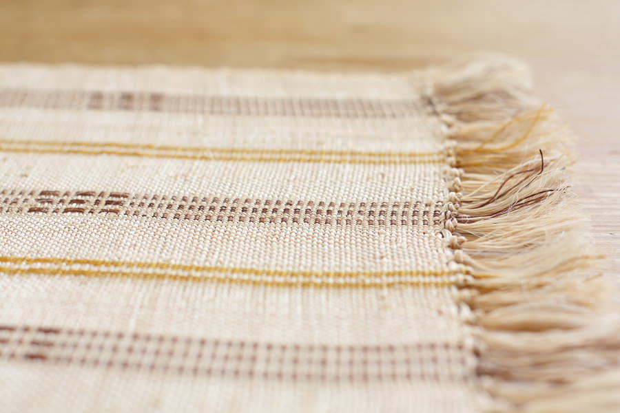 芭蕉糸の質感を活かしたテーブルクロス