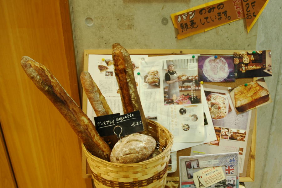 パンが焼きあがる12時から15時くらいがおすすめの時間帯