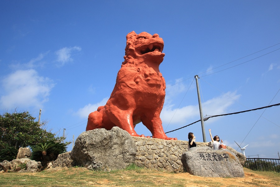 残波岬いこいの広場にある迫力満点の大獅子