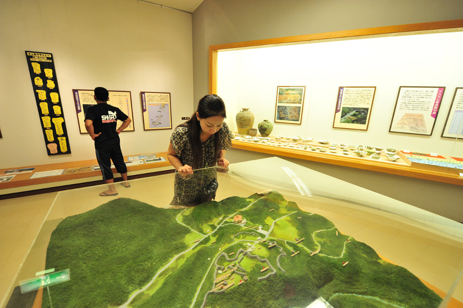 駐車場に隣接している今帰仁村歴史文化センター