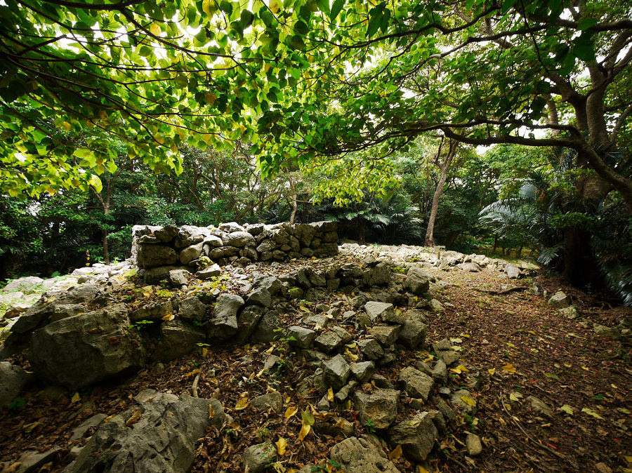 史跡シニグンニの石積み（写真／和々さん）