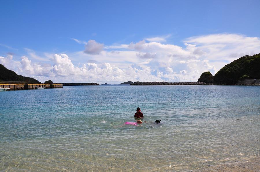 集落前のあるビーチには何もないが、その素朴さがいい