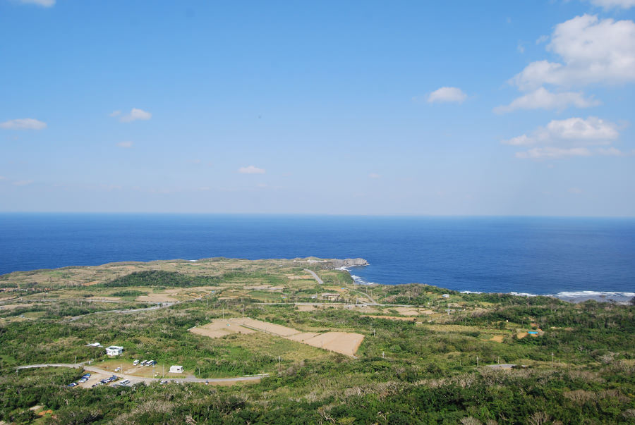 晴れた日には、遠く鹿児島県の島々まで見える美ら海展望台