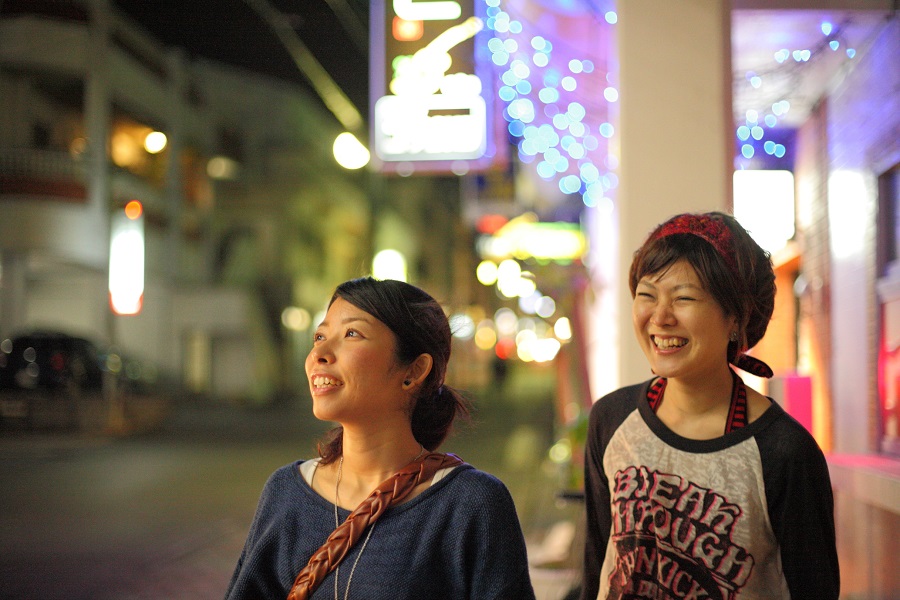 アメリカと沖縄の文化が入り交じったコザは町歩きも楽しい