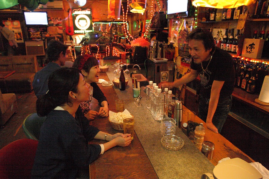 気さくなマスターとおしゃべり。音楽以外の楽しみもたくさん