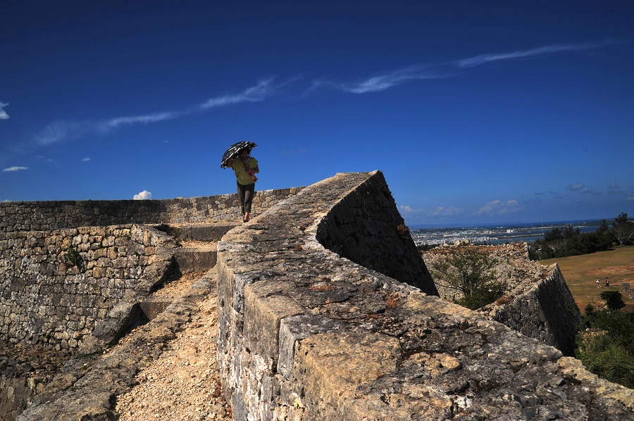 石垣の曲線美が美しい中城城跡