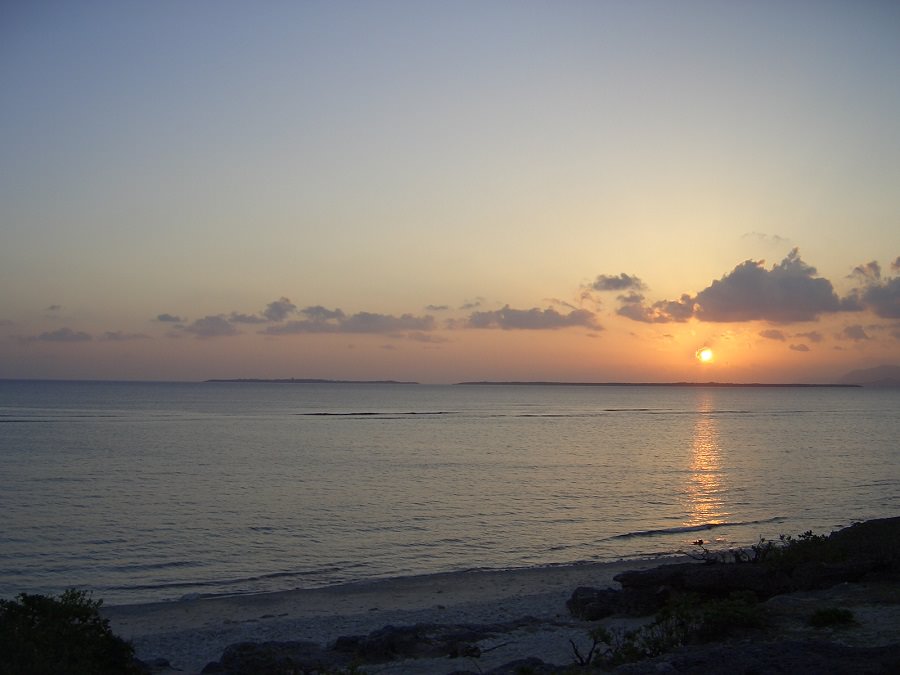 仲本海岸に沈む夕日