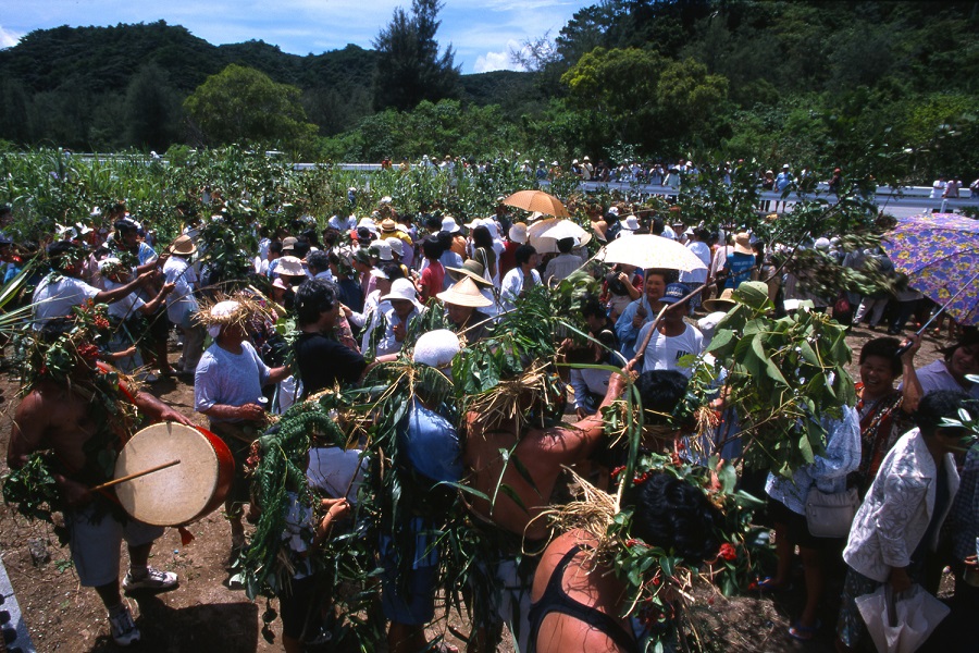 旧暦の7月に行われる伝統行事安田のシヌグ／写真提供：OCVB