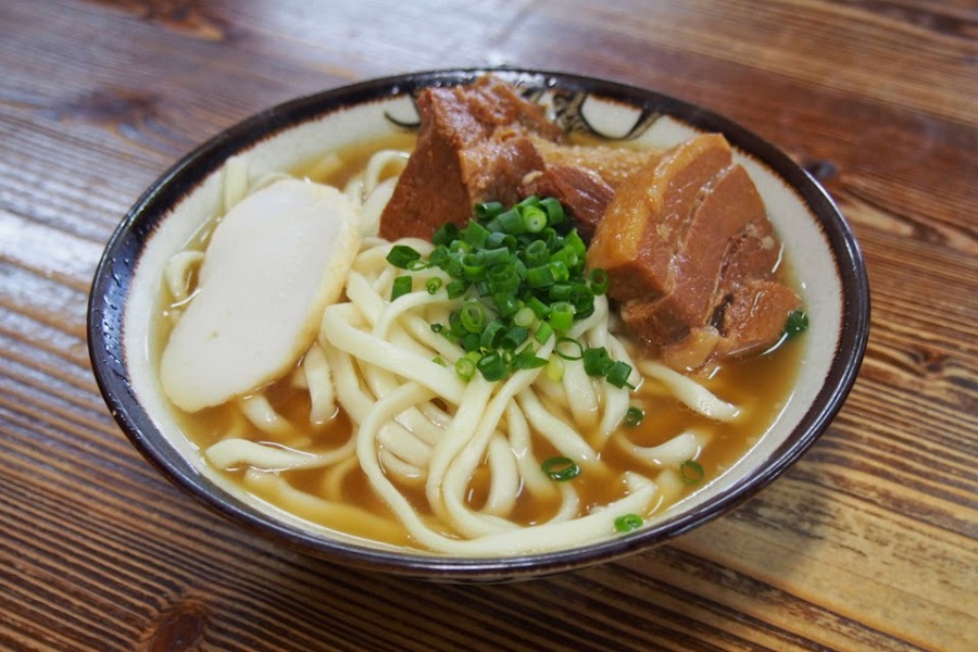 きしもと食堂のそば。カツオだしとコシのある麺の相性が抜群