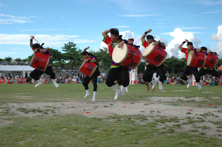 古き時代から大切に受け継がれてきた沖縄舞踏「エイサー」