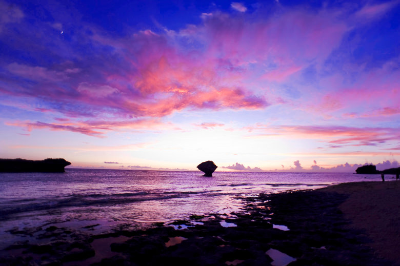 夕暮れの渡具知ビーチ