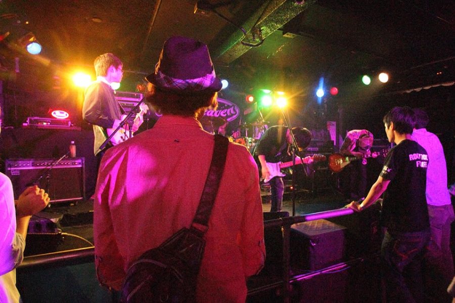 熱いライブ演奏で沖縄市の夜を満喫