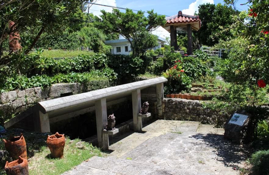 のどかな光景が広がる大城（おおぐすく）地区の広場