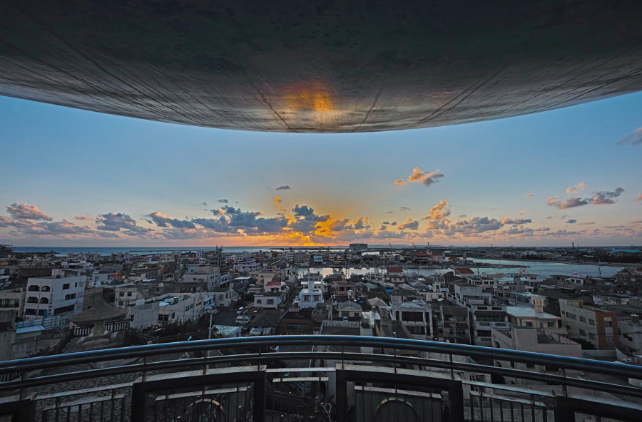 糸満に広がる海と空を確認できる山巓毛（サンティンモウ）