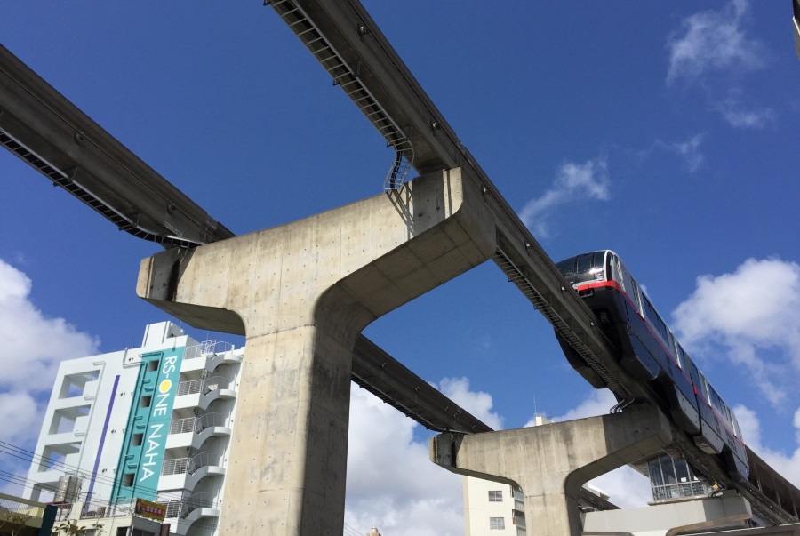 空港から首里までをむすぶ「ゆいレール」