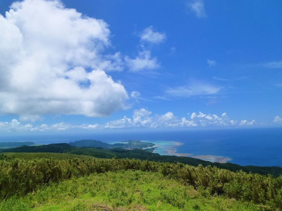 沖縄で一番高い山、於茂登岳からの景色（撮影／新盛基史）