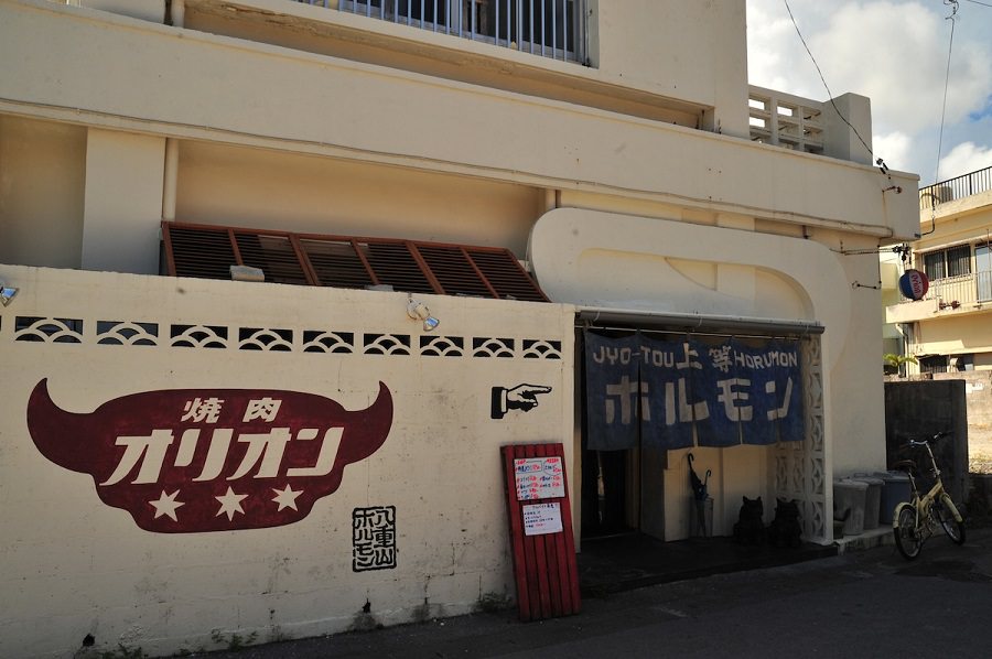 昔ながらの外観が残る18番街。夜の散歩にもいい