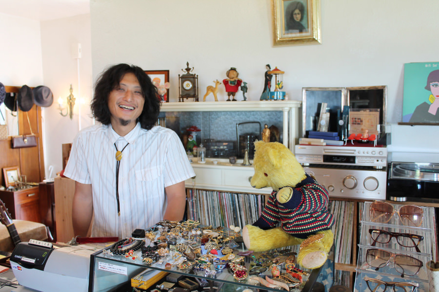 オーナーの須藤さんが集めた“古物”であふれた20世紀ハイツ