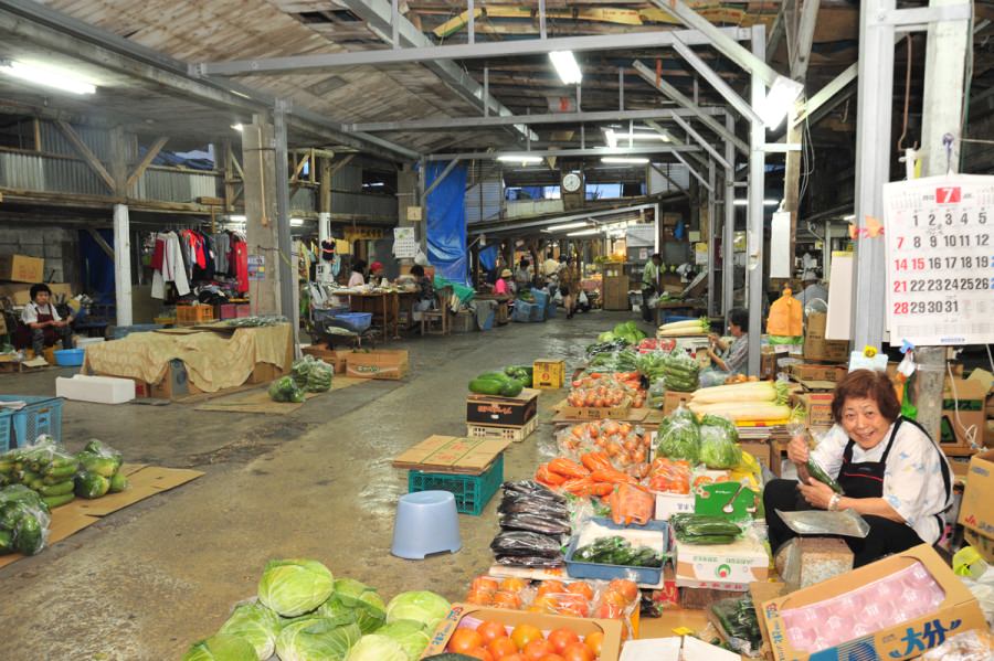 農連市場に入ってすぐ目にした光景。昔ながらの市場だ