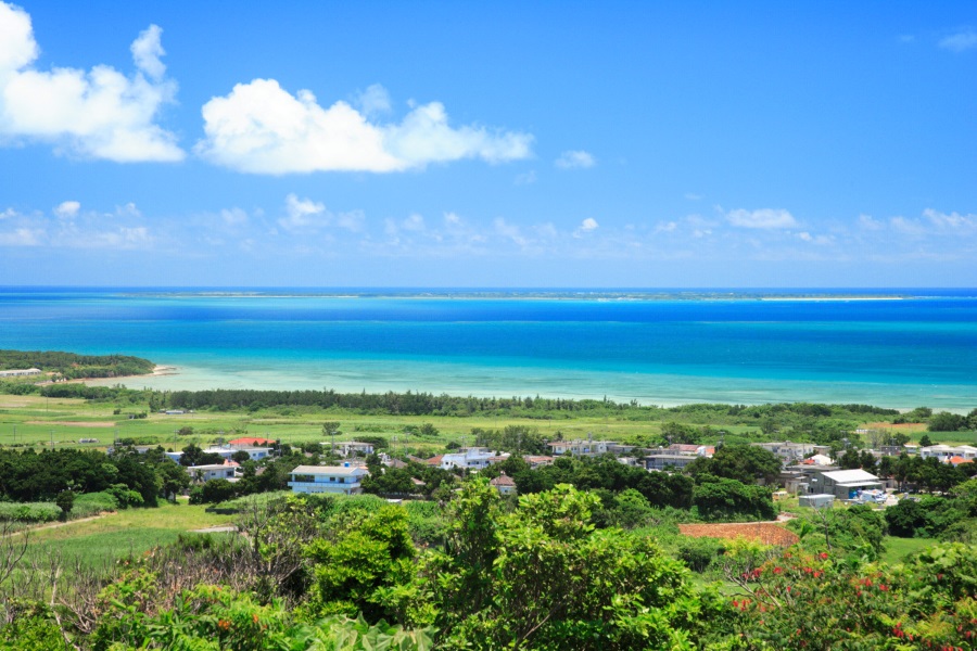 高台からは周辺の八重山諸島が見渡せる