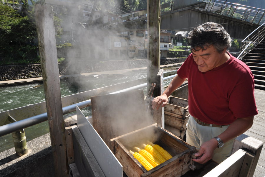 温泉街に設置されている蒸し場