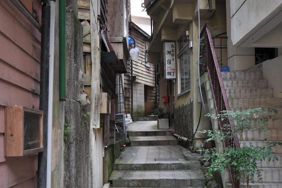 路地が迷路のように続く“背戸屋”
