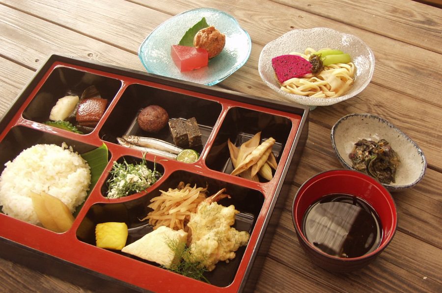 地元の食材を使った料理はヘルシーで美味