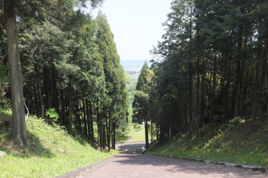 “山の神”が眠る台地からの眺め