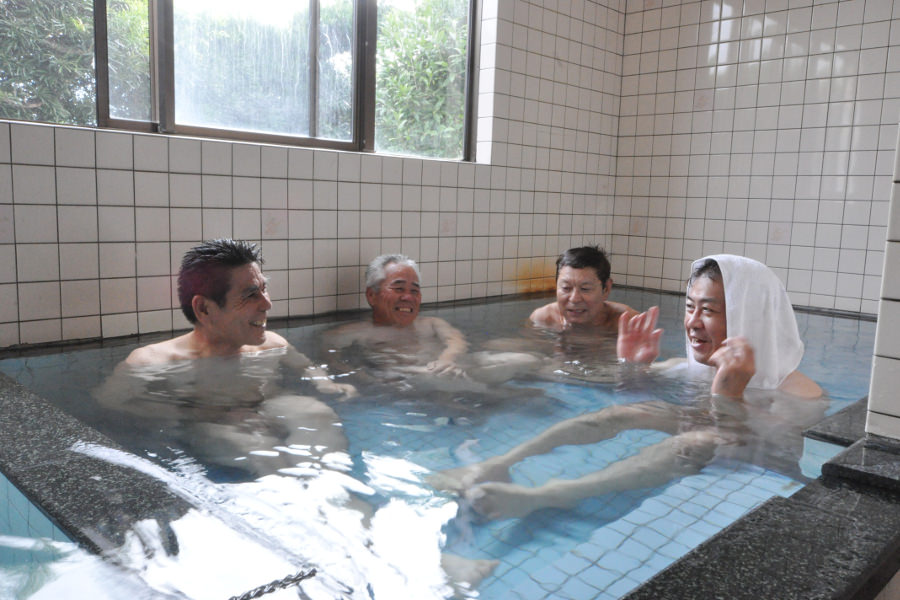 地元の人々の憩いの場、「平小城温泉 城山公衆浴場」