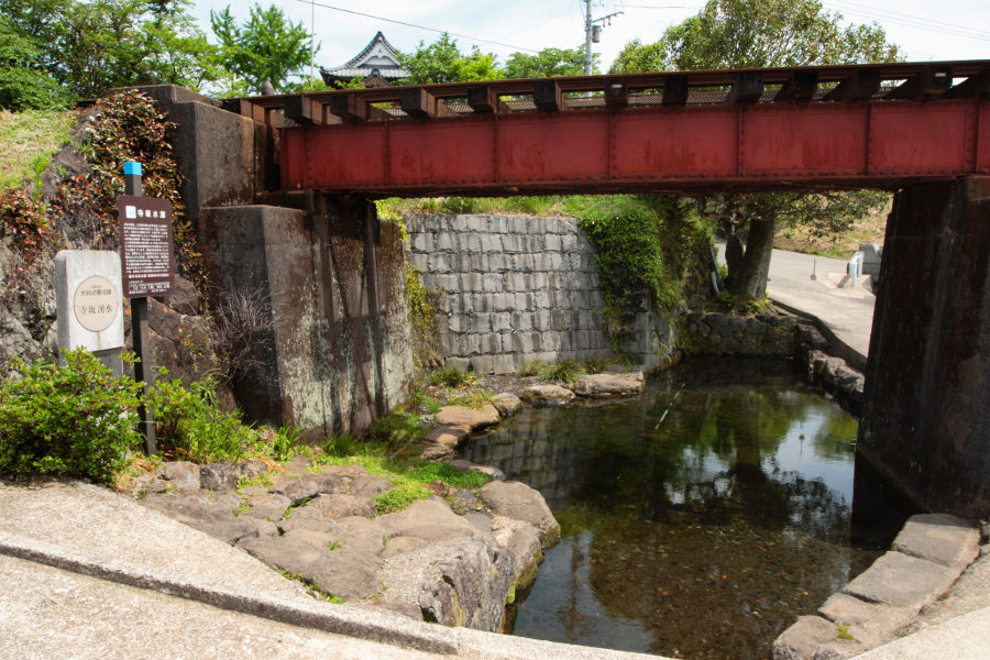 南阿蘇村（旧白水村）にある涼やかな湧水地「寺坂水源」