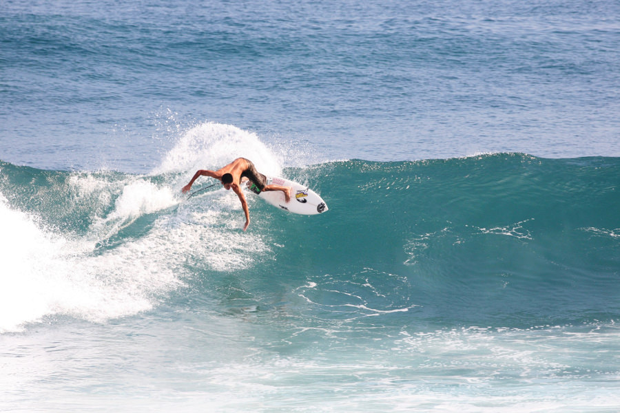 サーフィンの国際大会も開催されるほど豊富な波質
