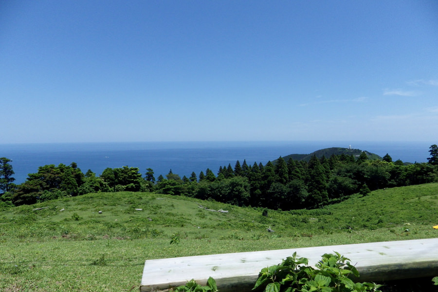 扇山山頂から望む日向灘