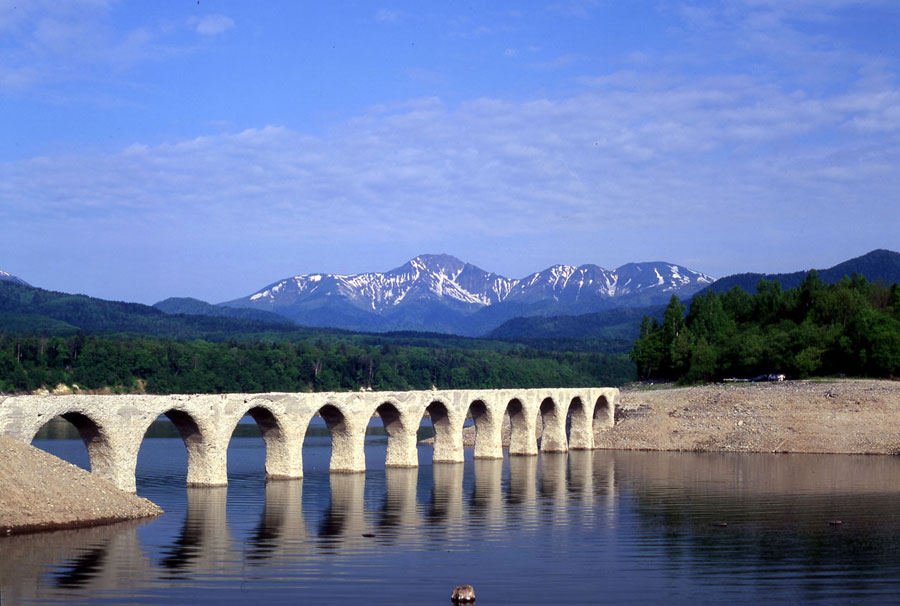 自然との調和が見事なタウシュベツ川橋梁