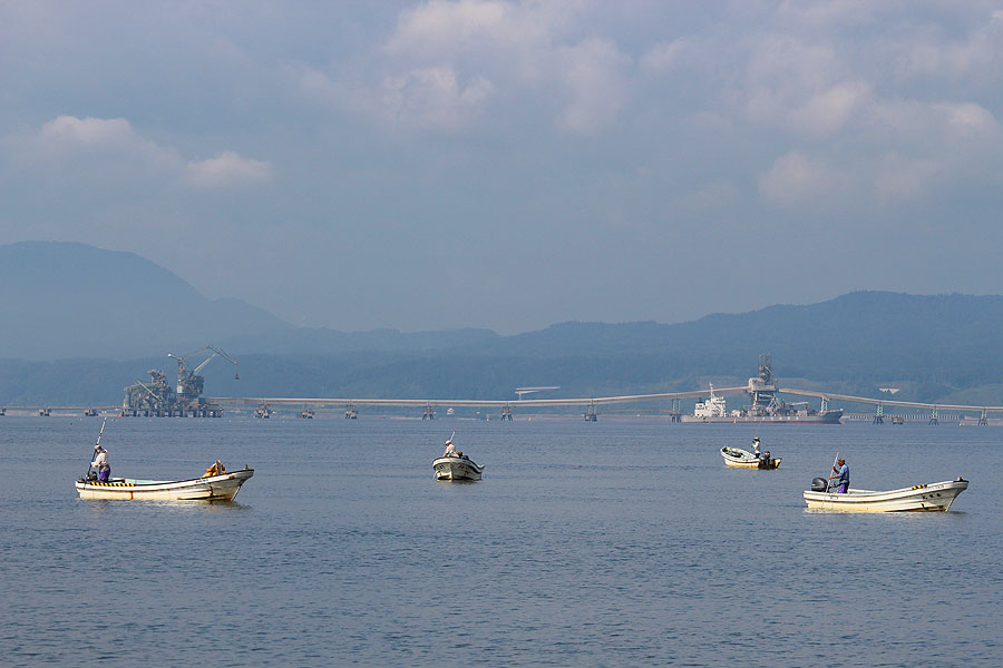 峩朗鉱山の石を運ぶベルトコンベアは独特、かつ北斗らしい風景