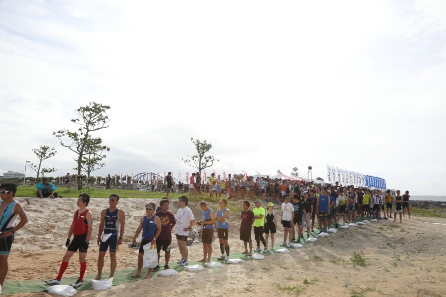 列をなす参加者たち