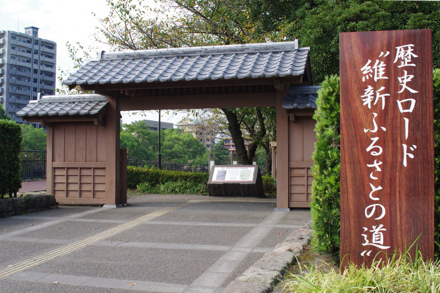 偉人たちが育った甲突川沿いは、現在は「維新ふるさとの道」に